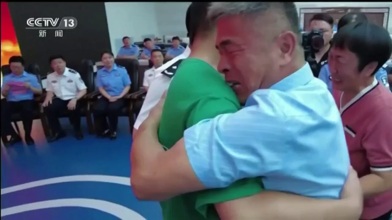Un padre se reencuentra en China con su hijo secuestrado tras 24 a&ntilde;os gracias a su intensa b&uacute;squeda y al ADN