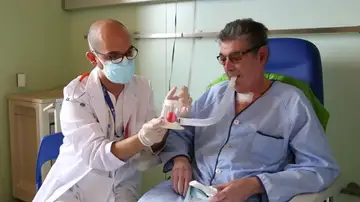 El Hospital Vall d'Hebron realiza el primer trasplante de dos pulmones "destrozados" por el coronavirus El Hospital Vall d'Hebron realiza el primer trasplante de dos pulmones "destrozados" por el coronavirus