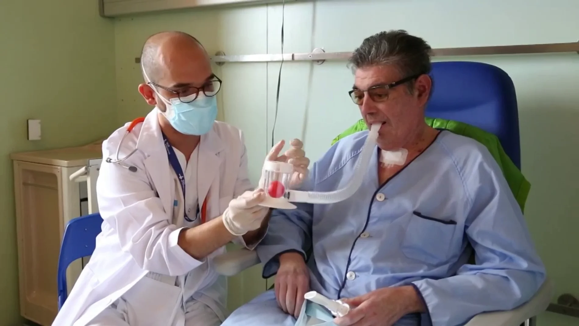 El Hospital Vall d'Hebron realiza el primer trasplante de dos pulmones "destrozados" por el coronavirus