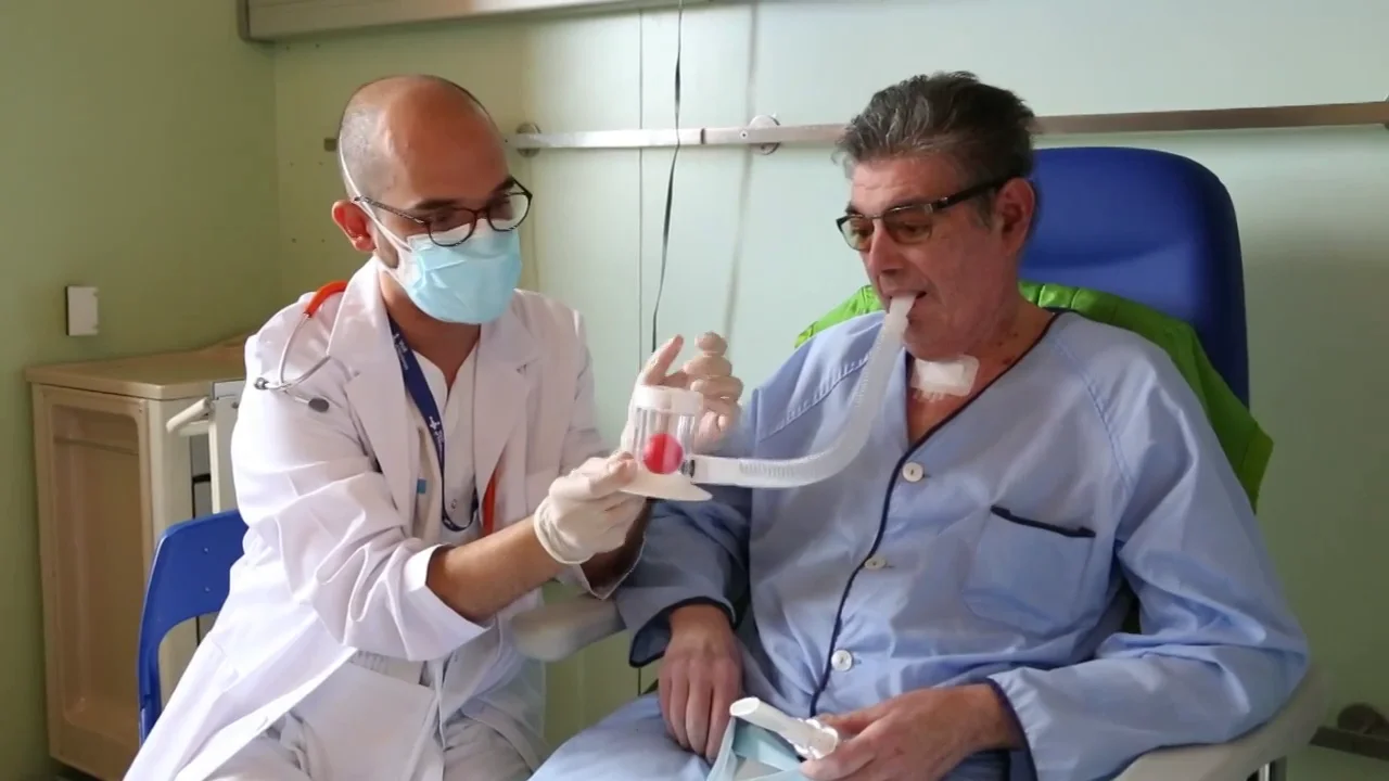 El Hospital Vall d'Hebron realiza el primer trasplante de dos pulmones "destrozados" por el coronavirus El Hospital Vall d'Hebron realiza el primer trasplante de dos pulmones "destrozados" por el coronavirus
