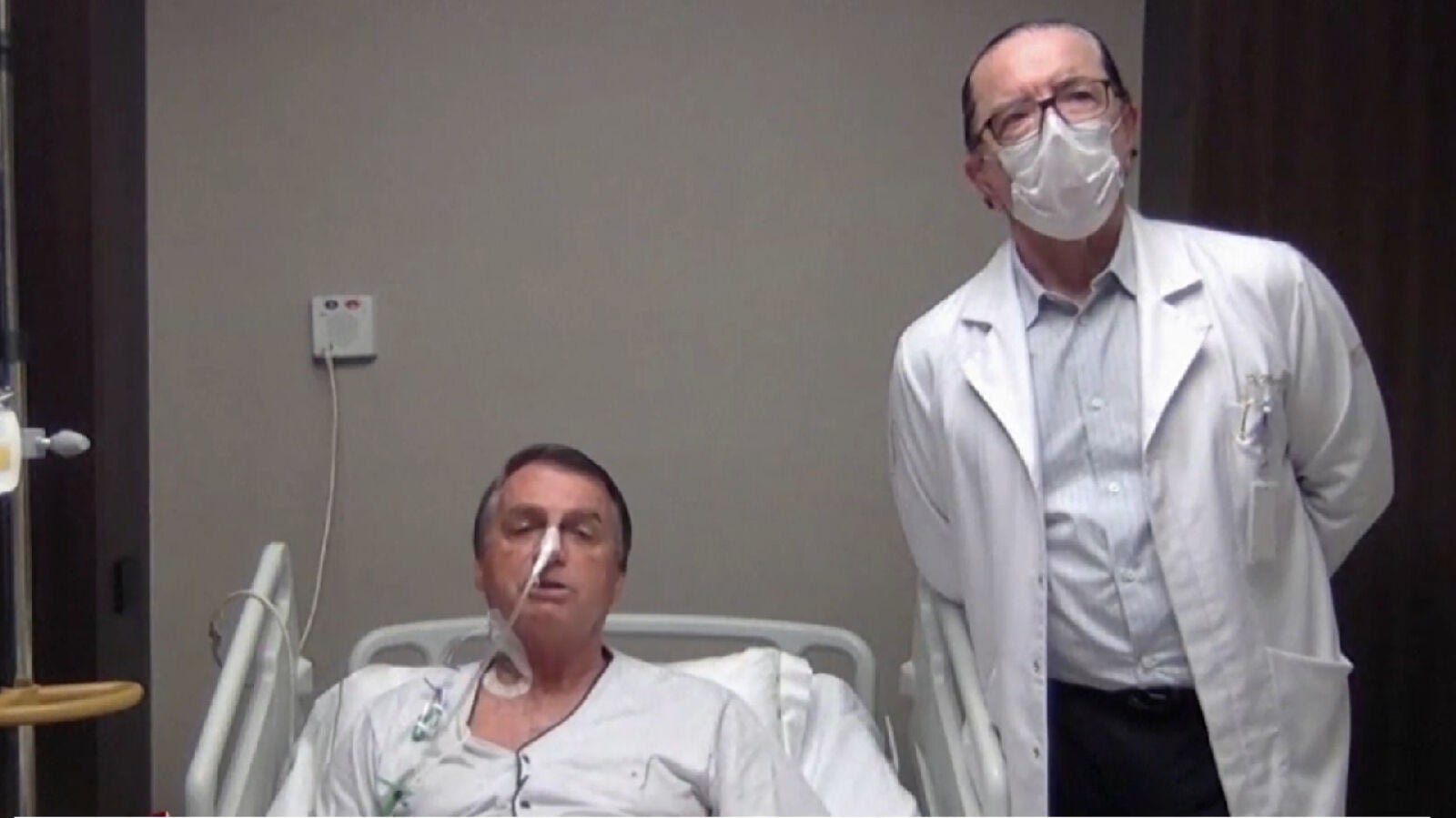 Jair Bolsonaro manda un mensaje desde su cama de hospital para aclarar que espera pronto el alta
