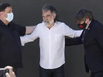 Los líderes independentistas se reúnen en Francia y el presidente de Òmnium avisa: "Lo volveremos a hacer" Los líderes independentistas se reúnen en Francia y el presidente de Òmnium avisa: "Lo volveremos a hacer"