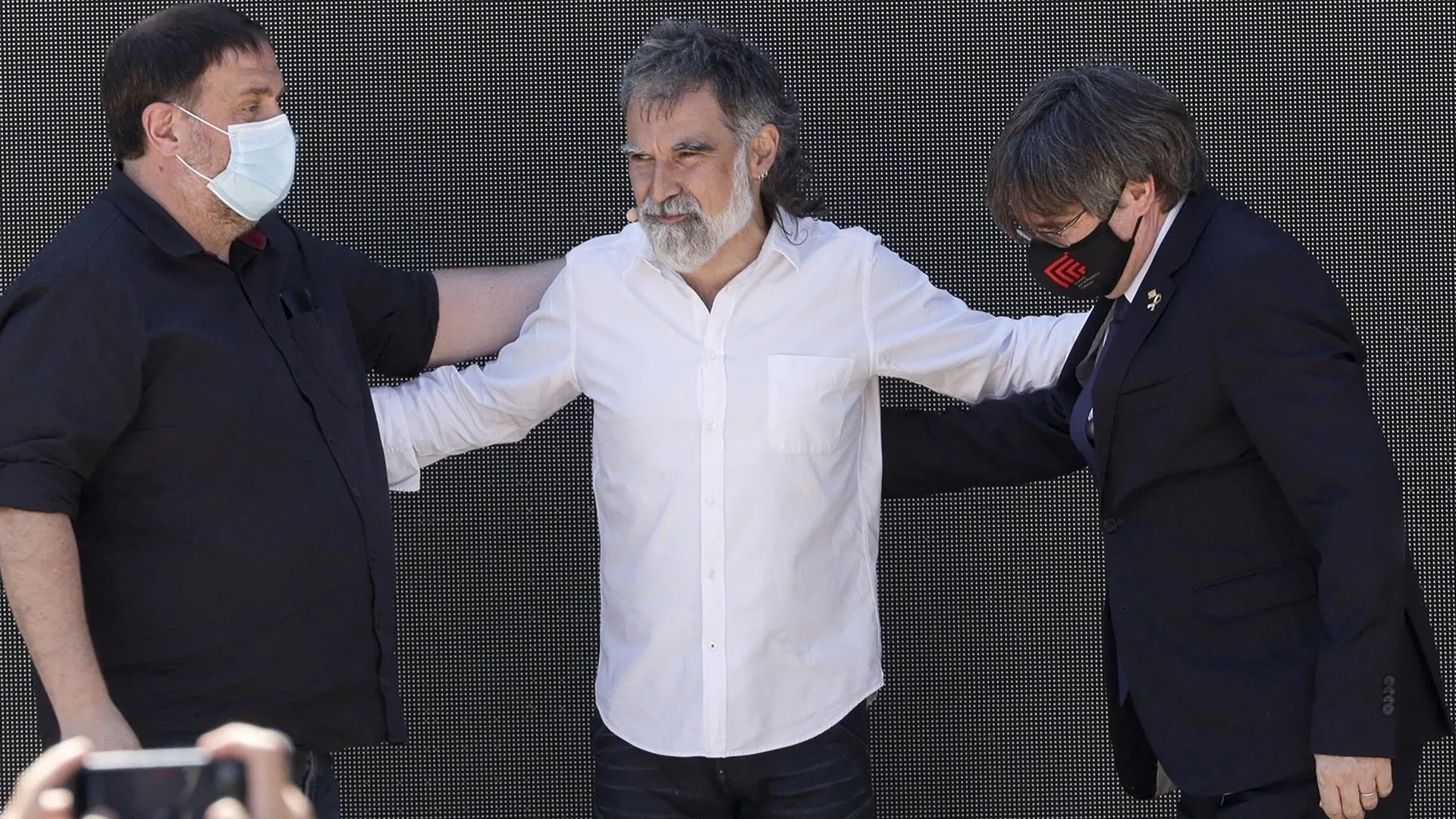 Los líderes independentistas se reúnen en Francia y el presidente de Òmnium avisa: "Lo volveremos a hacer" Los líderes independentistas se reúnen en Francia y el presidente de Òmnium avisa: "Lo volveremos a hacer"