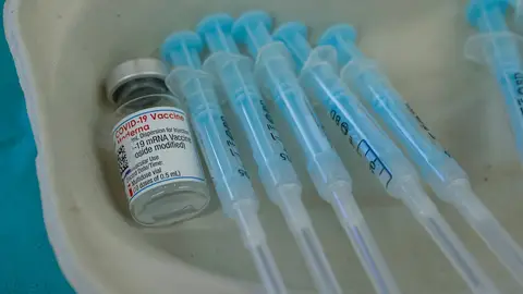 Dos jóvenes antivacunas se contagian de coronavirus y sufren importantes consecuencias Dos jóvenes antivacunas se contagian de coronavirus y sufren importantes consecuencias