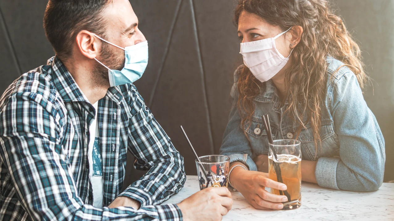 Volver a ligar sin mascarilla: ¿va a ser más fácil o más difícil? Volver a ligar sin mascarilla: ¿va a ser más fácil o más difícil?
