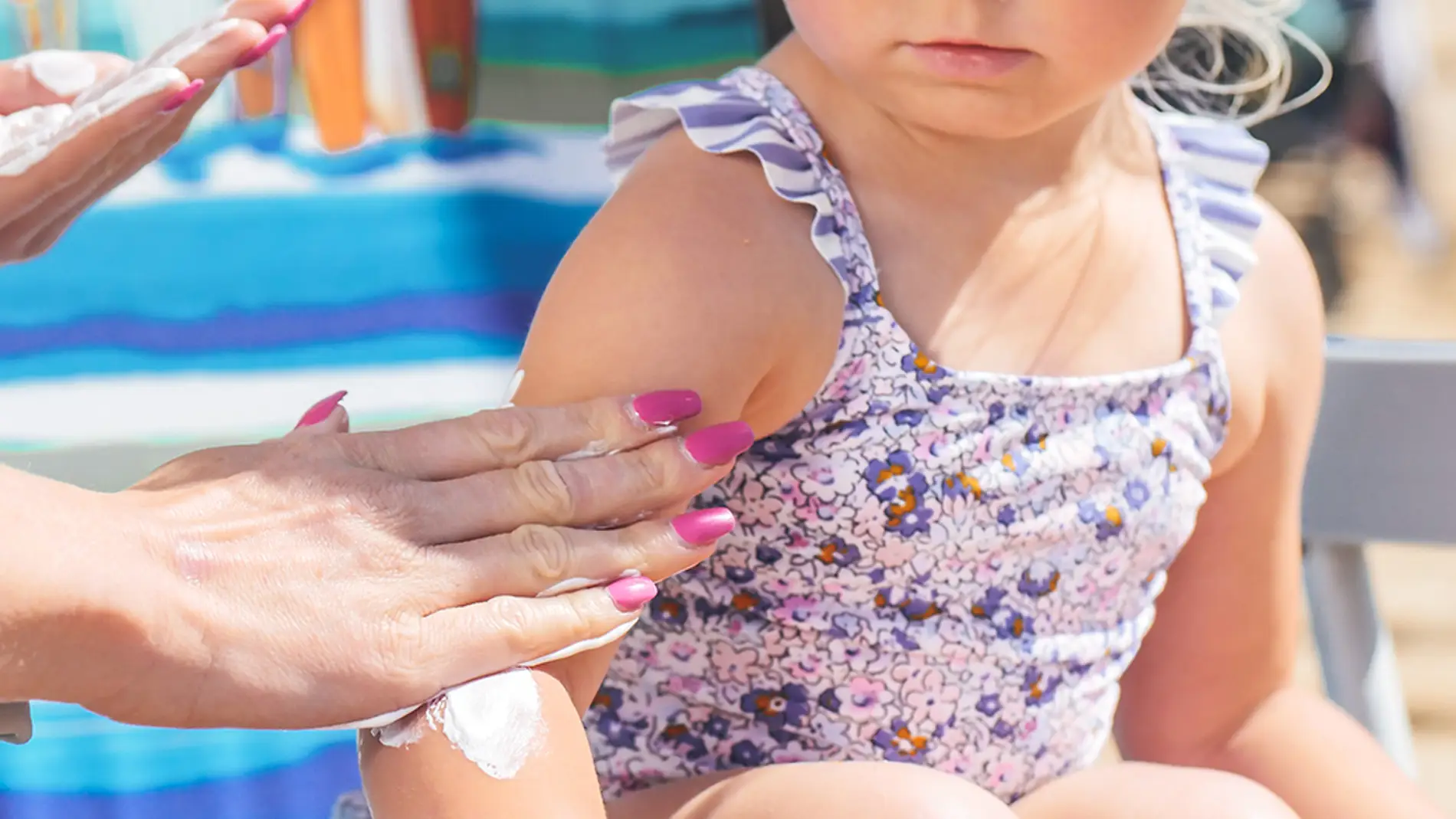 Cómo cuidar y proteger del sol la piel de los niños este verano