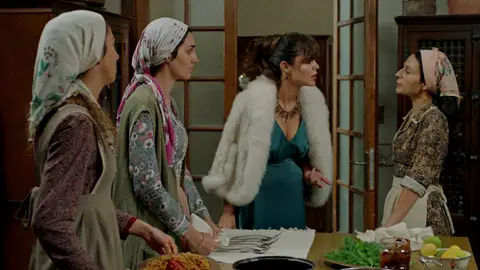 Yüleyha a Saniye y Fadik: “Quiero que las dos os vayáis de aquí. ¡Largo!” Yüleyha a Saniye y Fadik: “Quiero que las dos os vayáis de aquí. ¡Largo!”