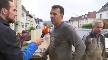 Vecino afectado por las inundaciones en Alemania Vecino afectado por las inundaciones en Alemania