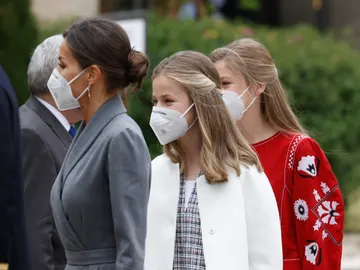 Ya están vacunadas: la reina Letizia y la princesa Leonor reciben la primera dosis Ya están vacunadas: la reina Letizia y la princesa Leonor reciben la primera dosis