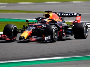 Verstappen desespera a Hamilton en la primera carrera al sprint de la historia y Alonso se luce, 7º, Sainz 11º