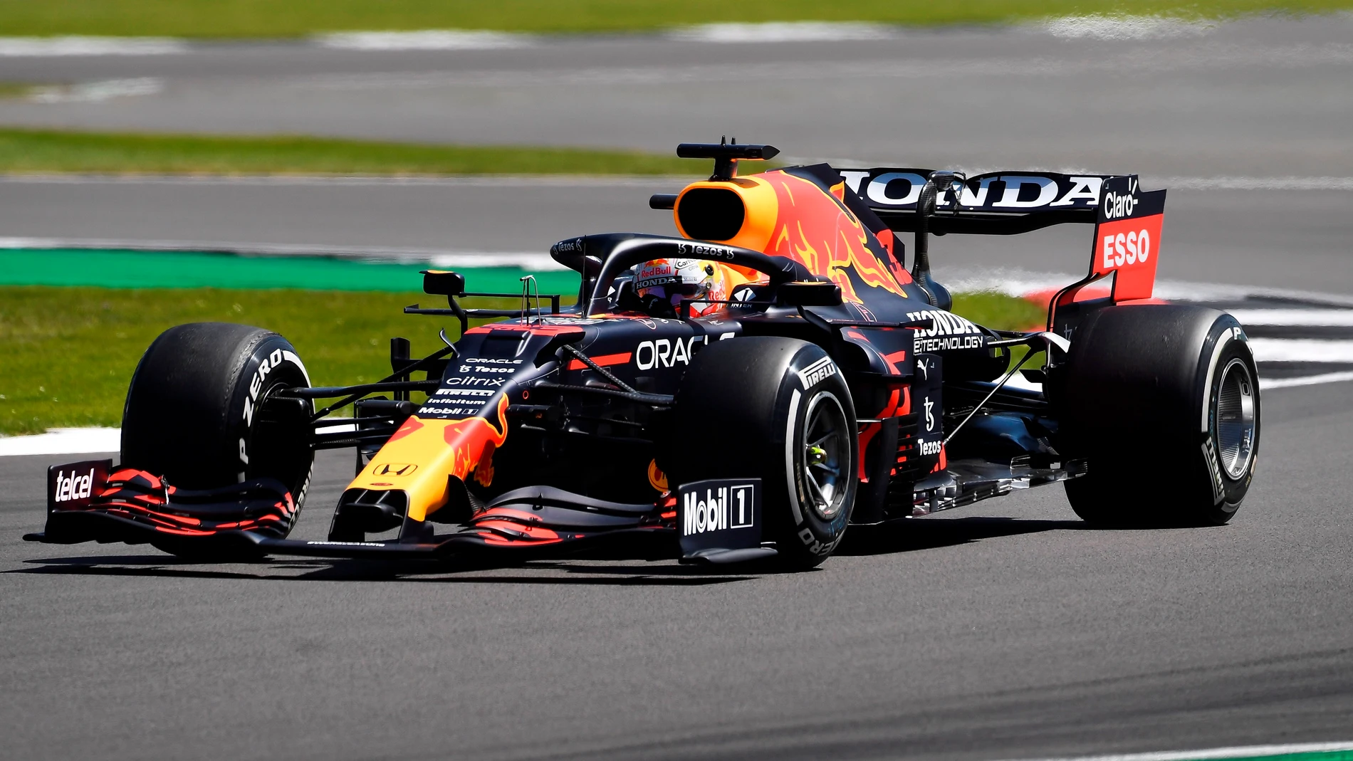 Verstappen desespera a Hamilton en la primera carrera al sprint de la historia y Alonso se luce, 7º, Sainz 11º