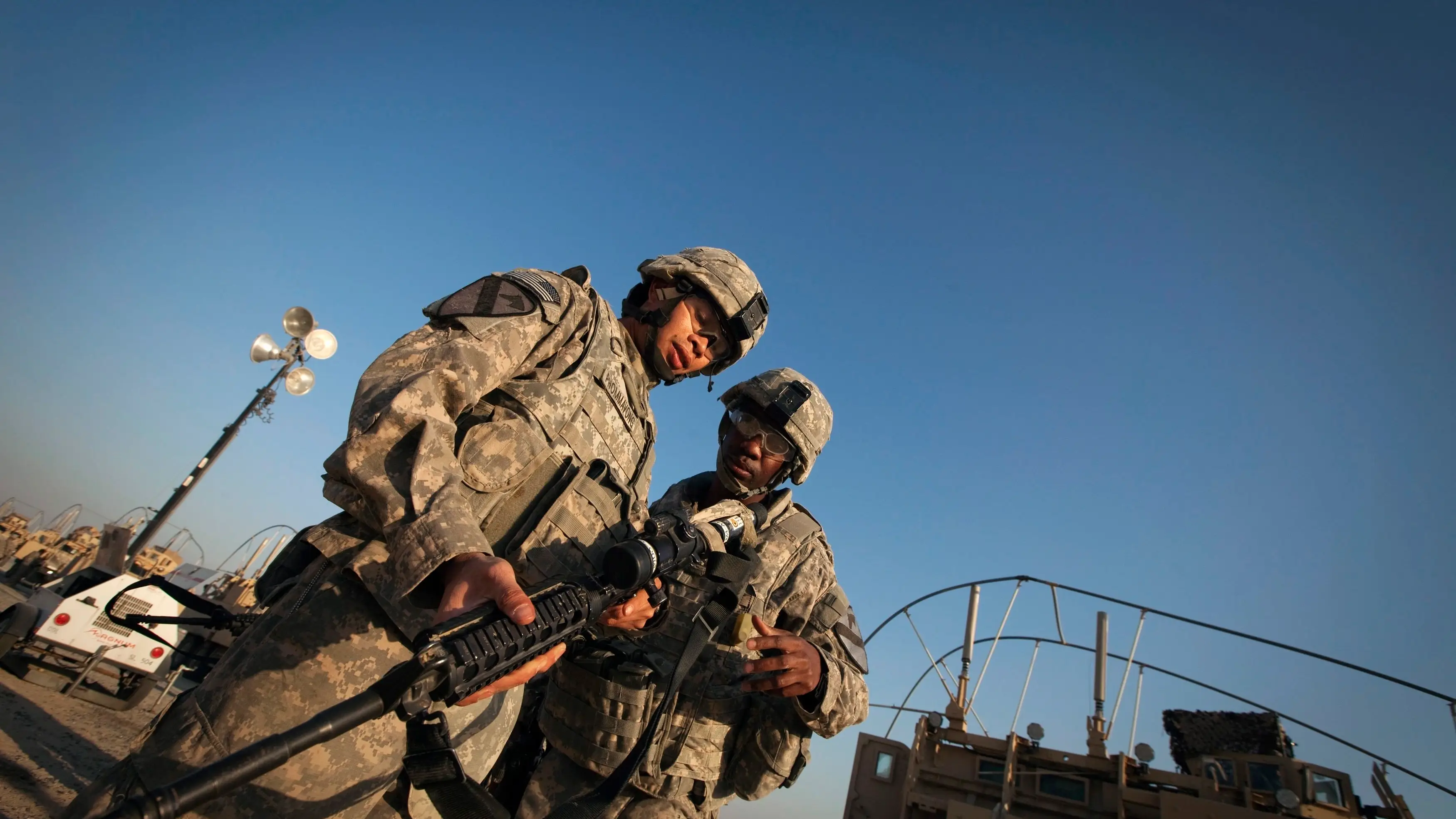 Soldados de la 3ª Brigada, 1ª División de Caballería del Ejército estadounidense en Irak Soldados de la 3ª Brigada, 1ª División de Caballería del Ejército estadounidense en Irak