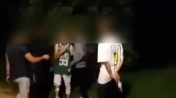 Un joven en estado crítico tras una agresión grupal en un botellón en Amorebieta Un joven en estado crítico tras una agresión grupal en un botellón en Amorebieta