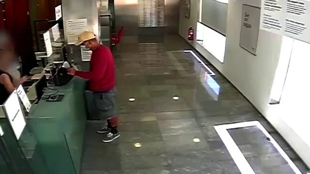 Detienen a un atracador en Barcelona que habría asaltado hasta 5 bancos en un mes Detienen a un atracador en Barcelona que habría asaltado hasta 5 bancos en un mes