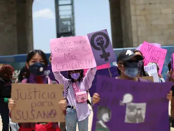 Los Puntos Violetas pretenden informar y concienciar contra la violencia de género Los Puntos Violetas pretenden informar y concienciar contra la violencia de género