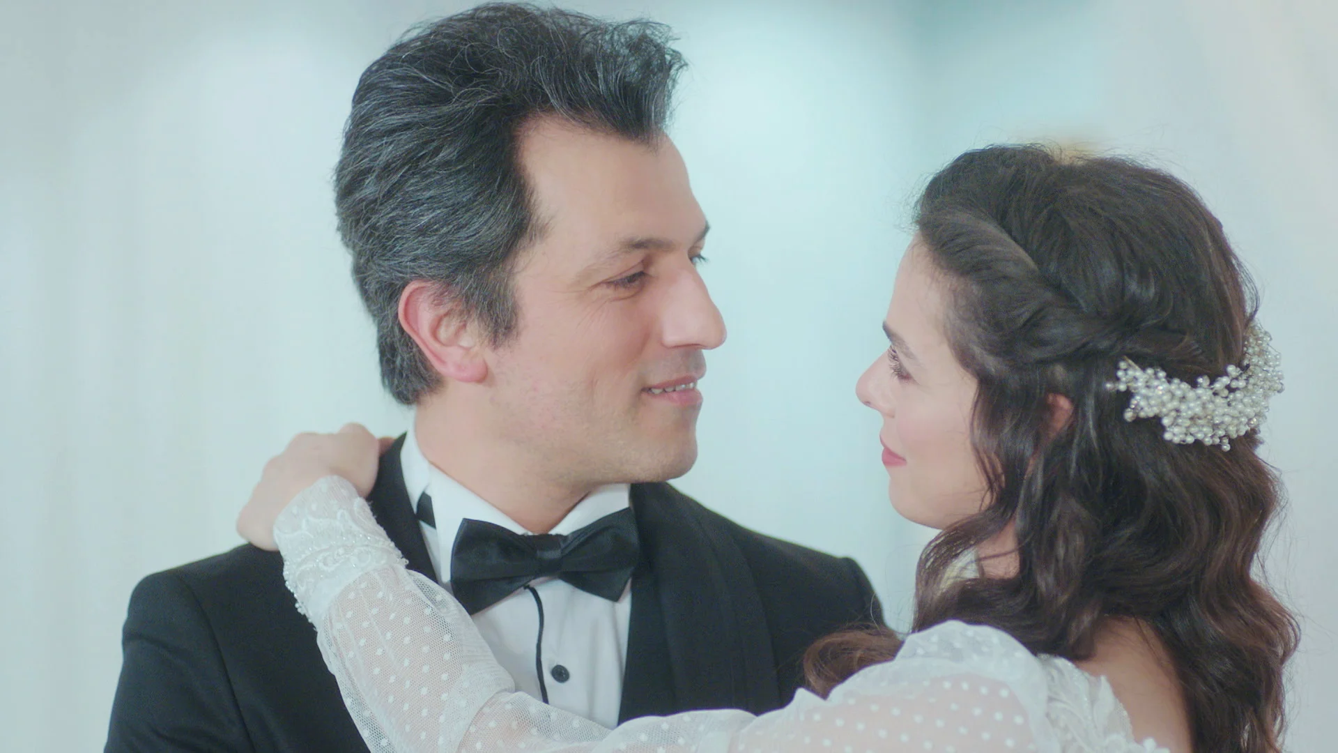 El final feliz de Bahar y Ceyda en una emocionante doble boda: “Gracias, Arif” El final feliz de Bahar y Ceyda en una emocionante doble boda: “Gracias, Arif”