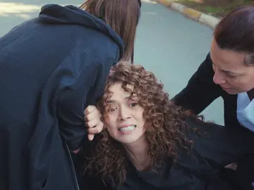 Avance de ‘Mujer’: El final de Sirin, incapaz de curar su odio a Bahar Avance de ‘Mujer’: El final de Sirin, incapaz de curar su odio a Bahar