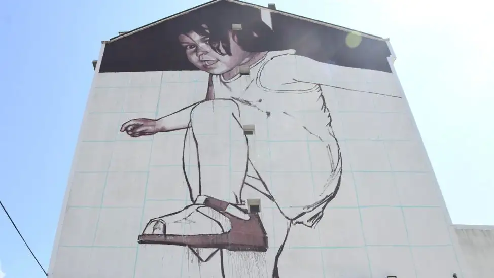 El ayuntamiento de Cambre llena de arte sus fachadas dañadas en el Cromático Mural Fest El ayuntamiento de Cambre llena de arte sus fachadas dañadas en el Cromático Mural Fest