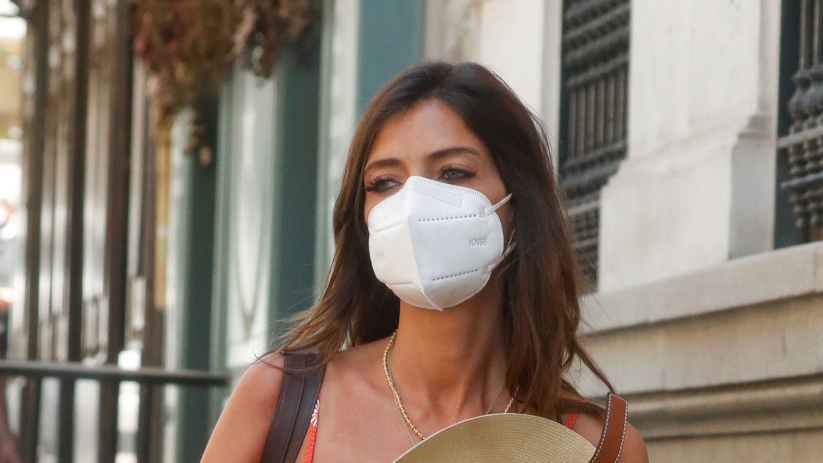 Las fotos de Kiki Morente, el novio de Sara Carbonero, en la playa cuando piensa que nadie le está observando
