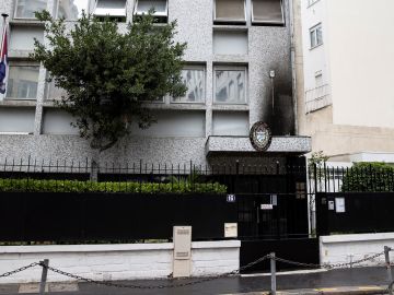 La Embajada de Cuba en París fue víctima la pasada noche de un ataque con tres cócteles molotov, que provocaron un incendio en la fachada. 