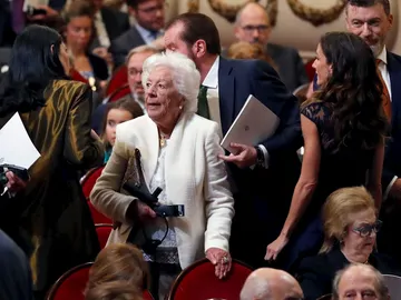 Menchu Álvarez, abuela de la reina Letizia, junto a su hermana Telma Ortiz (d), asisten a la ceremonia de entrega de los Premios Princesa de Asturias 2019 Menchu Álvarez, abuela de la reina Letizia, junto a su hermana Telma Ortiz (d), asisten a la ceremonia de entrega de los Premios Princesa de Asturias 2019