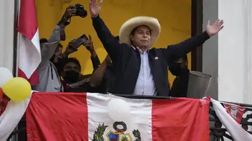 Pedro Castillo asume la presidencia de Perú "por un país sin corrupción y por una nueva Constitución" Pedro Castillo asume la presidencia de Perú "por un país sin corrupción y por una nueva Constitución"