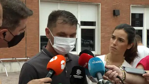 El padre del joven en coma tras una brutal paliza en Amorebieta El padre del joven en coma tras una brutal paliza en Amorebieta