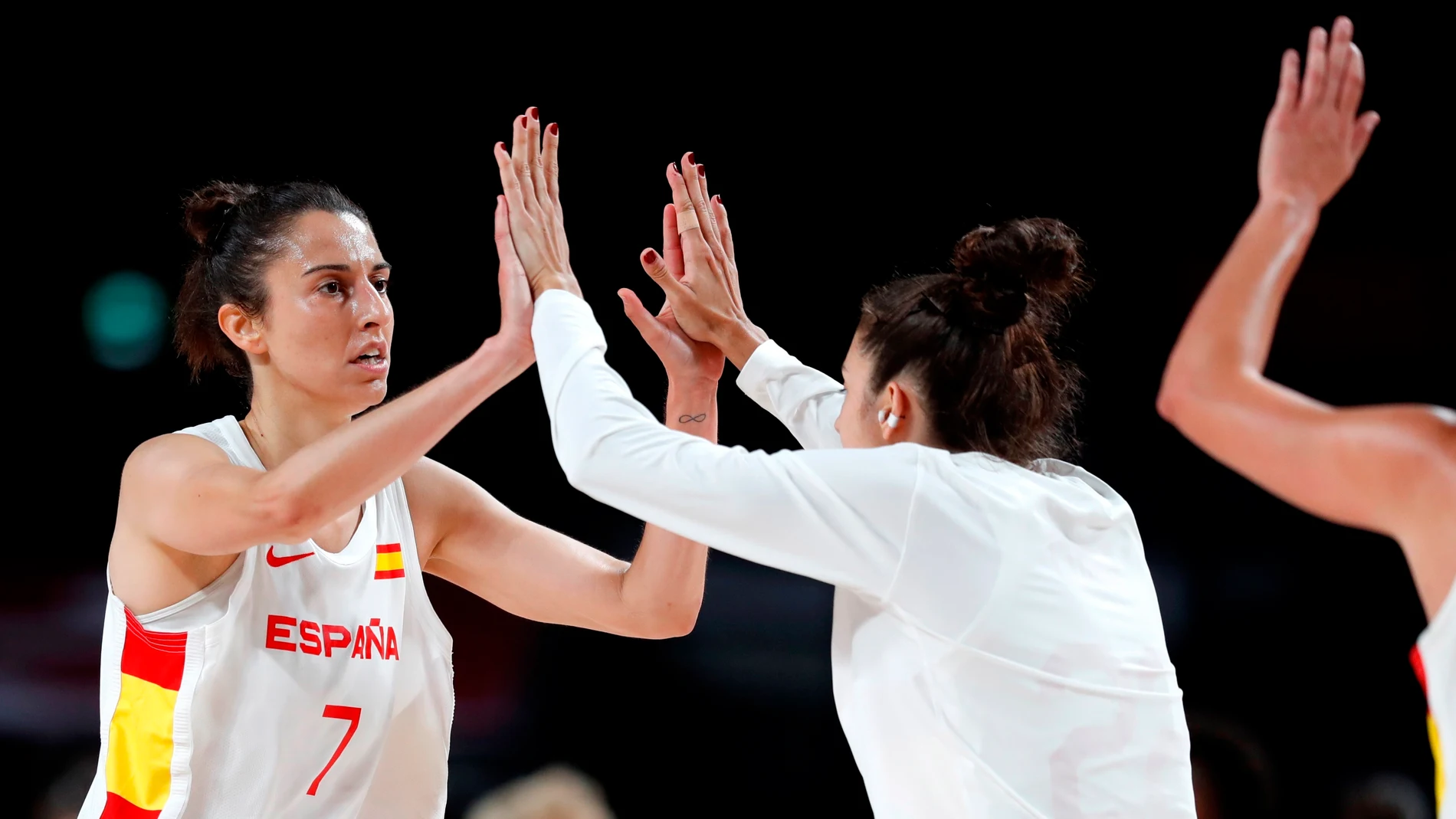 España culmina una gran remontada ante Serbia para poner un pie en cuartos de final de los Juegos Olímpicos España culmina una gran remontada ante Serbia para poner un pie en cuartos de final de los Juegos Olímpicos
