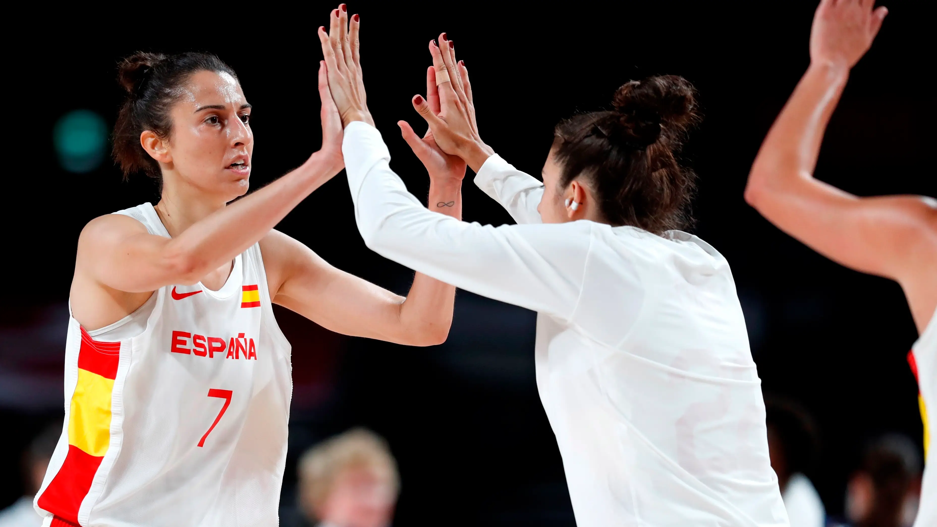 España culmina una gran remontada ante Serbia para poner un pie en cuartos de final de los Juegos Olímpicos España culmina una gran remontada ante Serbia para poner un pie en cuartos de final de los Juegos Olímpicos