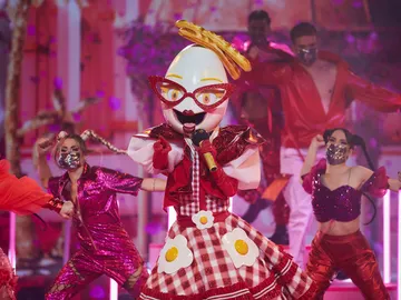 Huevo demuestra su poderío con ‘Tusa’ en la Gran Final de ‘Mask Singer’ Huevo demuestra su poderío con ‘Tusa’ en la Gran Final de ‘Mask Singer’