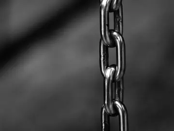 Habla uno de los hijos detenido por encadenar a su padre Habla uno de los hijos detenido por encadenar a su padre