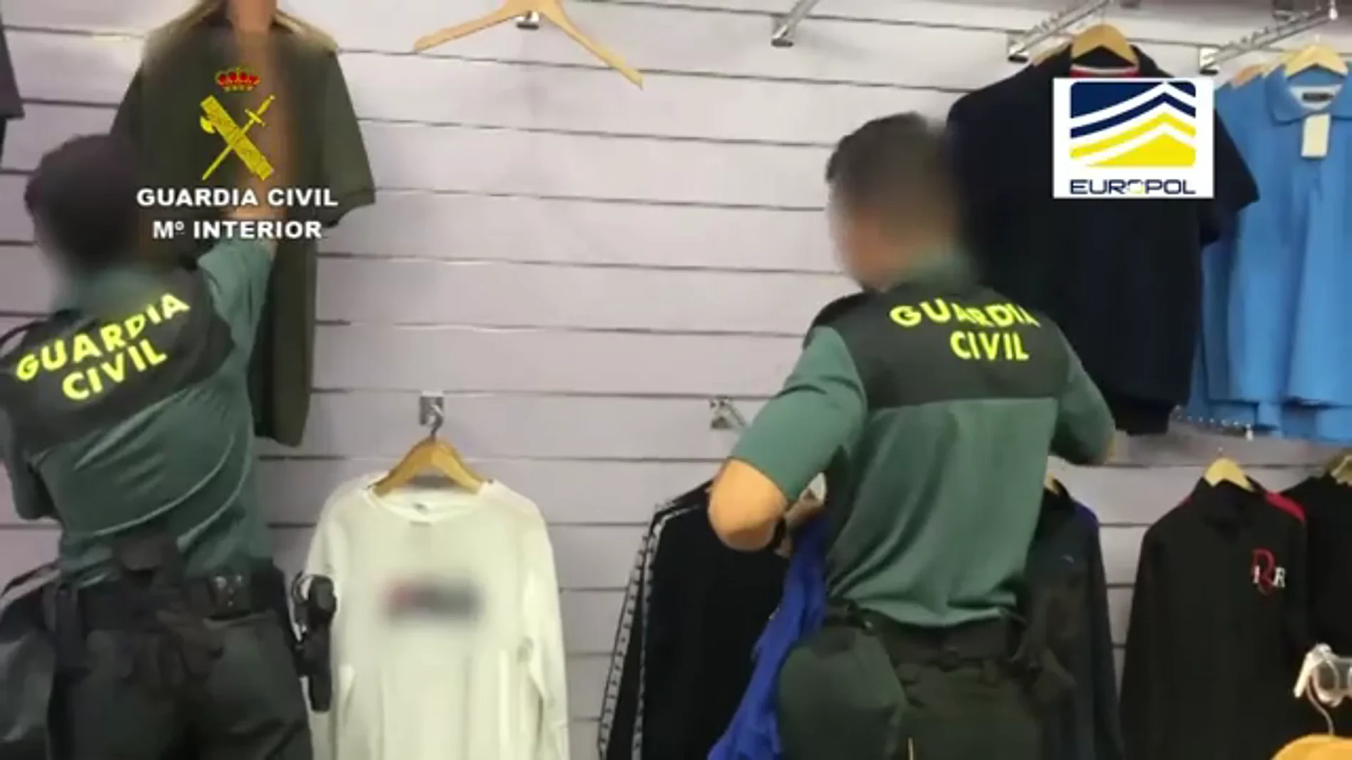 Detenidas 8 personas en La Jonquera por falsificar y vender ropa de marca falsificada 