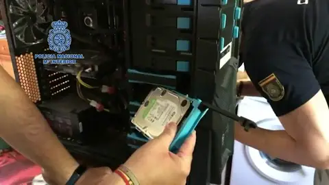 Dos detenidos en Murcia y Málaga por acosar a decenas de menores en redes sociales Dos detenidos en Murcia y Málaga por acosar a decenas de menores en redes sociales