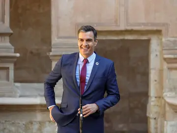 El presidente del Gobierno, Pedro Sánchez en su intervención previa a la XXIV Conferencia de Presidentes, el máximo órgano político de coordinación multilateral, que se celebra este viernes en el Convento de San Esteban, en Salamanca. El presidente del Gobierno, Pedro Sánchez en su intervención previa a la XXIV Conferencia de Presidentes, el máximo órgano político de coordinación multilateral, que se celebra este viernes en el Convento de San Esteban, en Salamanca.