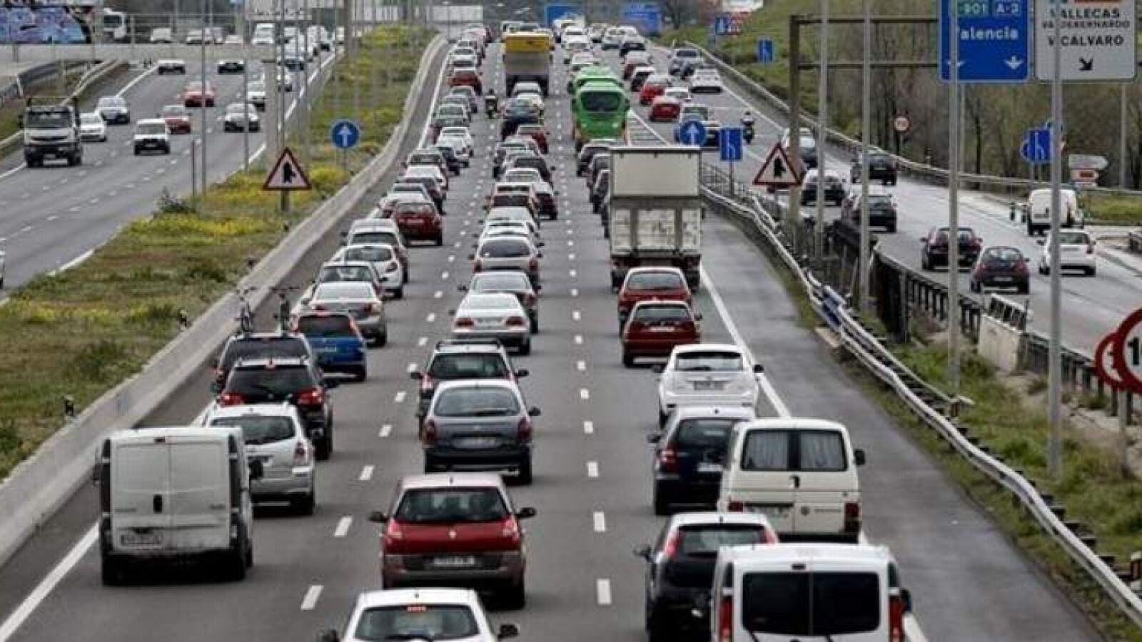 La DGT vigila desde el aire las carreteras por la operación salida