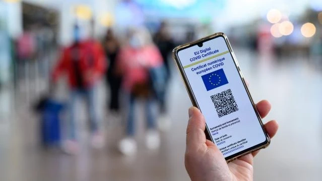 Los requisitos para entrar en cada pa&iacute;s europeo: documentaci&oacute;n y dosis de la vacuna contra el coronavirus