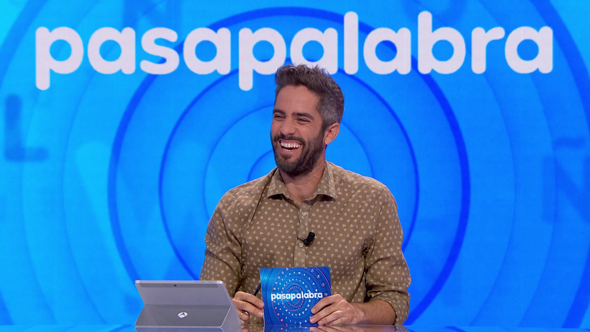 Roberto Leal bromea con un fallo de Marco Antonio: &ldquo;Me encantar&iacute;a ver la poes&iacute;a de Juan y Medio&rdquo;