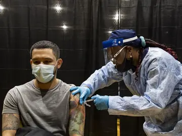 Grandes almacenes de Estados Unidos se niegan a obligar a sus empleados vacunarse contra la Covid-19 Grandes almacenes de Estados Unidos se niegan a obligar a sus empleados vacunarse contra la Covid-19