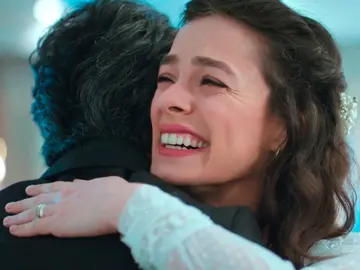 Bahar y Arif en el día de su boda Bahar y Arif en el día de su boda