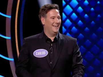 Carlos Latre propone una comida sensual “muy guarra” que deja patidifusos a sus compañeros de ‘Tu cara me suena’ Carlos Latre propone una comida sensual “muy guarra” que deja patidifusos a sus compañeros de ‘Tu cara me suena’