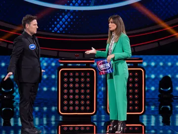 Los callos y los calzoncillos azules hacen fracasar al equipo de ‘Tu cara me suena’ en la Ronda Final de ‘Family Feud’ Los callos y los calzoncillos azules hacen fracasar al equipo de ‘Tu cara me suena’ en la Ronda Final de ‘Family Feud’