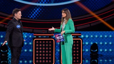 Los callos y los calzoncillos azules hacen fracasar al equipo de ‘Tu cara me suena’ en la Ronda Final de ‘Family Feud’