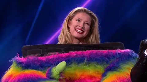 Anne Igartiburu estaba tras la máscara de la Monstruita de ‘Mask Singer’: ¡Así ha sido! Anne Igartiburu estaba tras la máscara de la Monstruita de ‘Mask Singer’: ¡Así ha sido!