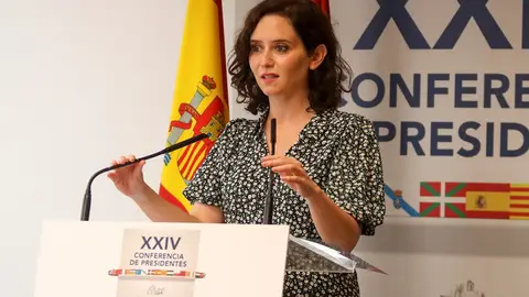 La presidenta de la Comunidad de Madrid, Isabel Díaz Ayuso, comparece al término de la reunión de trabajo de la XXIV Conferencia de Presidentes, el máximo órgano político de coordinación multilateral, celebrada este viernes en el Convento de San Esteban, en Salamanca La presidenta de la Comunidad de Madrid, Isabel Díaz Ayuso, comparece al término de la reunión de trabajo de la XXIV Conferencia de Presidentes, el máximo órgano político de coordinación multilateral, celebrada este viernes en el Convento de San Esteban, en Salamanca