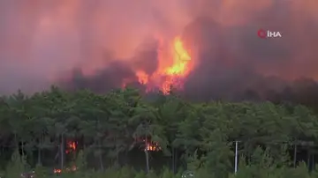 La muerte de dos bomberos en el interior de su camión eleva a 6 el número de fallecidos en los incendios en Turquía La muerte de dos bomberos en el interior de su camión eleva a 6 el número de fallecidos en los incendios en Turquía