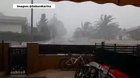 Los rayos caídos durante las tormentas en Cataluña ocasionan cuatro pequeños incendios forestales Los rayos caídos durante las tormentas en Cataluña ocasionan cuatro pequeños incendios forestales