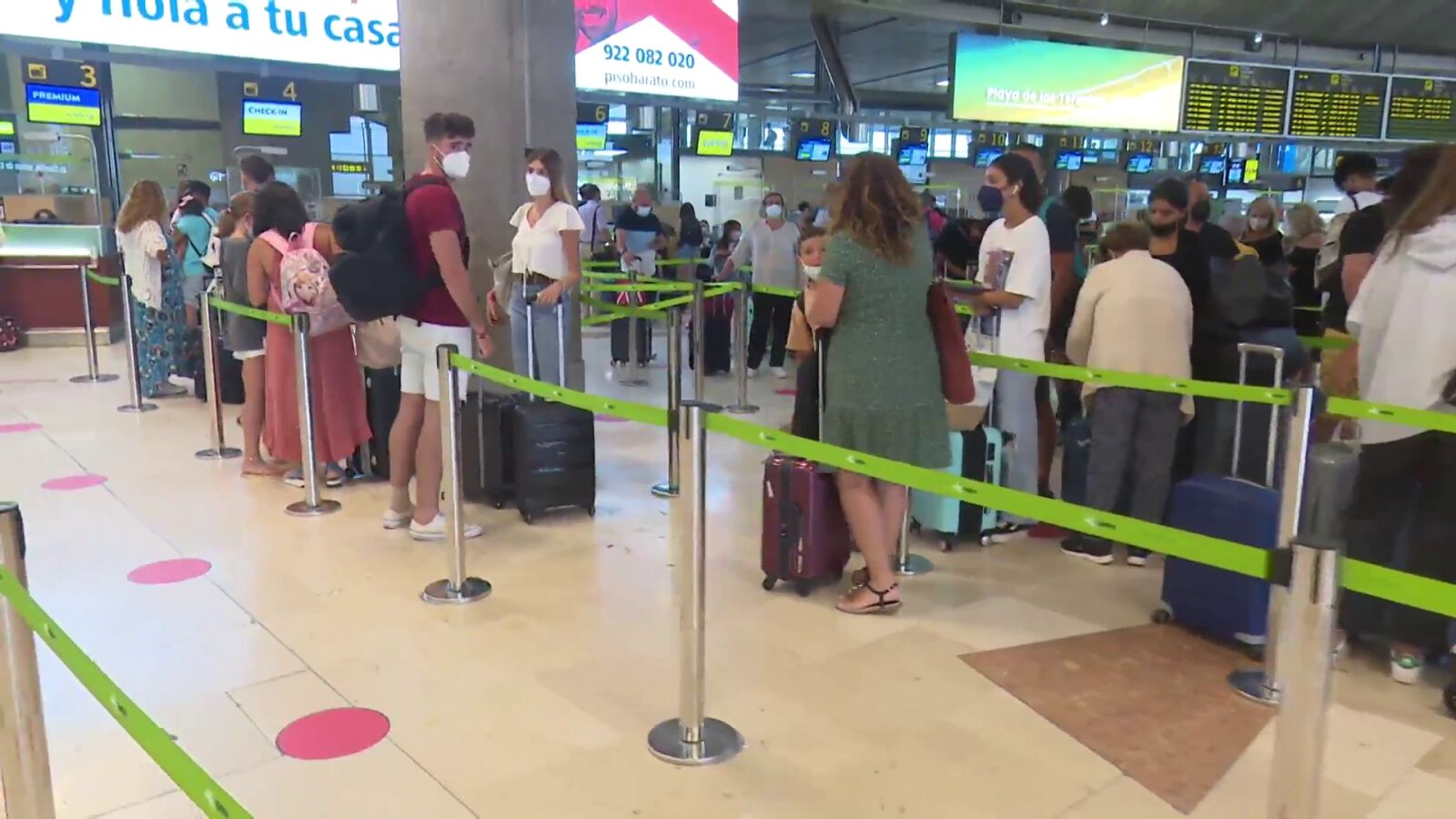 Los aeropuertos recuperan su imagen prepandémica ante la operación salida de agosto