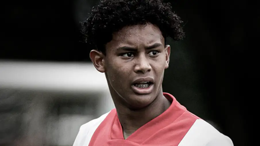 Muere Noah Gesser, promesa del Ajax de 16 años, en un accidente de coche junto a su hermano Muere Noah Gesser, promesa del Ajax de 16 años, en un accidente de coche junto a su hermano