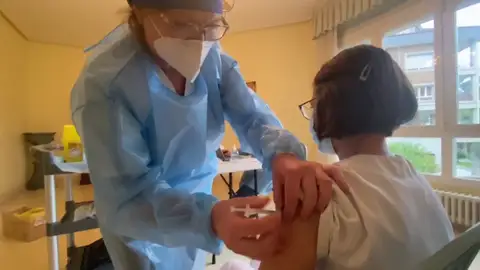 ¿Debe ser obligatoria la vacuna contra el coronavirus? El debate llega a España ¿Debe ser obligatoria la vacuna contra el coronavirus? El debate llega a España