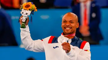 Ray Zapata consigue la plata en la final de suelo de gimnasia y España ya tiene 6 medallas Ray Zapata consigue la plata en la final de suelo de gimnasia y España ya tiene 6 medallas